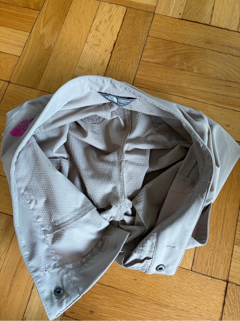 The North Face Women’s Sz. 4 Hiking Walking Shorts. Pockets. Snap & Zipper - Picture 13 of 13
